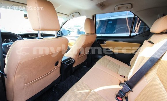 Acheter Import Voiture Toyota Fortuner Blanc à Import - Dubai, Kampot Province Acheter Import Voiture Toyota Fortuner Blanc à Import - Dubai, Kampot Province