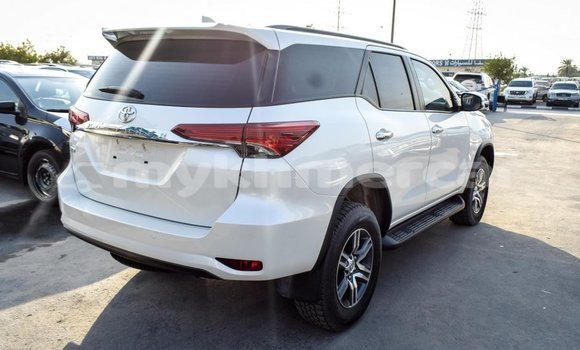 Buy Import Toyota Fortuner White Car in Import - Dubai in Kampot Province Buy Import Toyota Fortuner White Car in Import - Dubai in Kampot Province