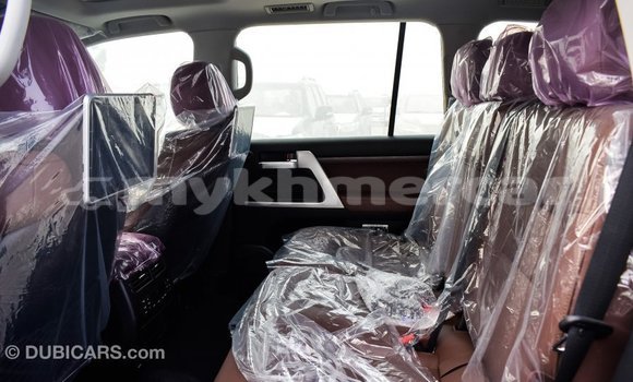 Acheter Import Voiture Toyota Land Cruiser Blanc à Import - Dubai, Kampot Province Acheter Import Voiture Toyota Land Cruiser Blanc à Import - Dubai, Kampot Province