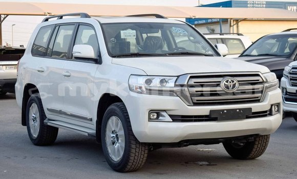 Acheter Import Voiture Toyota Land Cruiser Blanc à Import - Dubai, Kampot Province Acheter Import Voiture Toyota Land Cruiser Blanc à Import - Dubai, Kampot Province