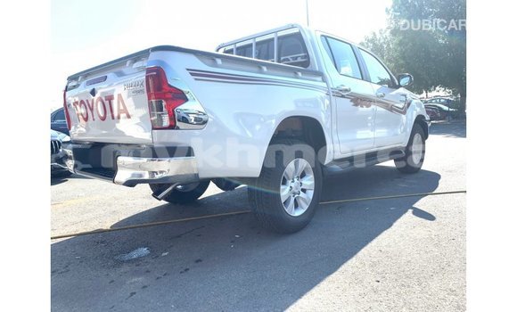 Acheter Import Voiture Toyota Hilux Blanc à Import - Dubai, Kampot Province Acheter Import Voiture Toyota Hilux Blanc à Import - Dubai, Kampot Province