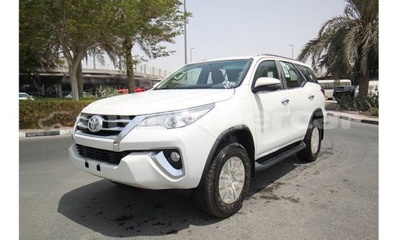 Acheter Import Voiture Toyota Fortuner Blanc à Import - Dubai, Kampot Province Acheter Import Voiture Toyota Fortuner Blanc à Import - Dubai, Kampot Province