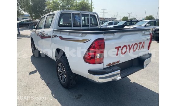 Acheter Import Voiture Toyota Hilux Blanc à Import - Dubai, Kampot Province Acheter Import Voiture Toyota Hilux Blanc à Import - Dubai, Kampot Province