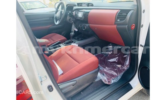 Acheter Import Voiture Toyota Hilux Blanc à Import - Dubai, Kampot Province Acheter Import Voiture Toyota Hilux Blanc à Import - Dubai, Kampot Province