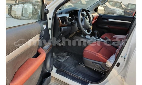 Acheter Import Voiture Toyota Hilux Blanc à Import - Dubai, Kampot Province Acheter Import Voiture Toyota Hilux Blanc à Import - Dubai, Kampot Province