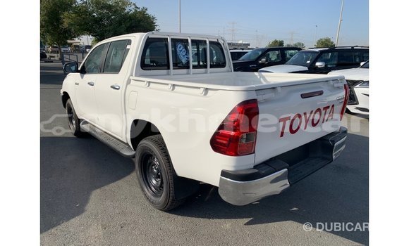 Acheter Import Voiture Toyota Hilux Blanc à Import - Dubai, Kampot Province Acheter Import Voiture Toyota Hilux Blanc à Import - Dubai, Kampot Province