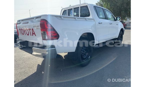 Acheter Import Voiture Toyota Hilux Blanc à Import - Dubai, Kampot Province Acheter Import Voiture Toyota Hilux Blanc à Import - Dubai, Kampot Province