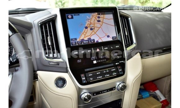 Acheter Import Voiture Toyota Land Cruiser Blanc à Import - Dubai, Kampot Province Acheter Import Voiture Toyota Land Cruiser Blanc à Import - Dubai, Kampot Province