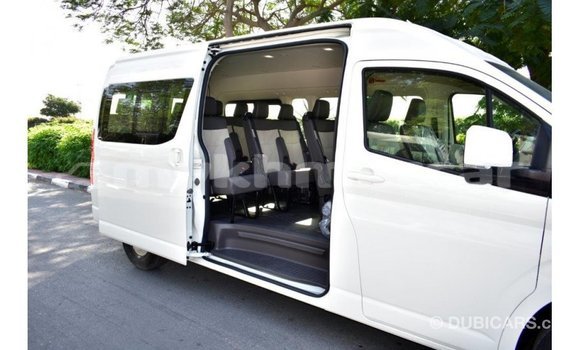 Acheter Import Voiture Toyota Hiace Blanc à Import - Dubai, Kampot Province Acheter Import Voiture Toyota Hiace Blanc à Import - Dubai, Kampot Province