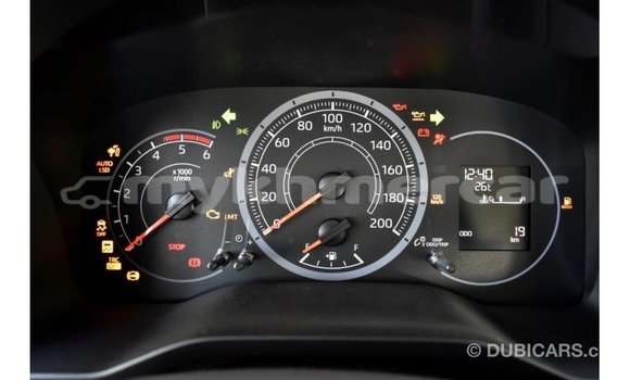 Acheter Import Voiture Toyota Hiace Blanc à Import - Dubai, Kampot Province Acheter Import Voiture Toyota Hiace Blanc à Import - Dubai, Kampot Province