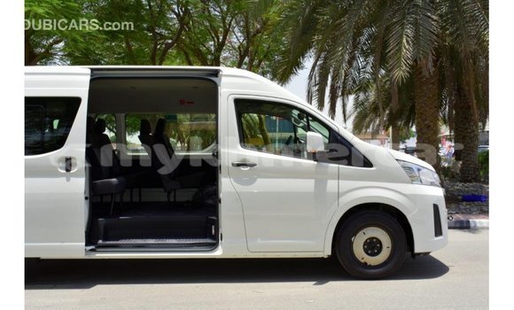 Acheter Import Voiture Toyota Hiace Blanc à Import - Dubai, Kampot Province Acheter Import Voiture Toyota Hiace Blanc à Import - Dubai, Kampot Province