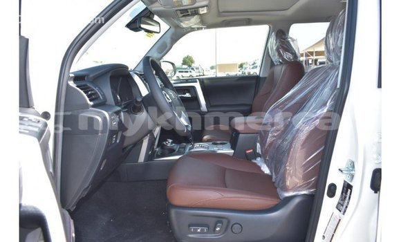 Acheter Import Utilitaire Toyota HiAce Blanc à Import - Dubai, Kampot Province Acheter Import Utilitaire Toyota HiAce Blanc à Import - Dubai, Kampot Province