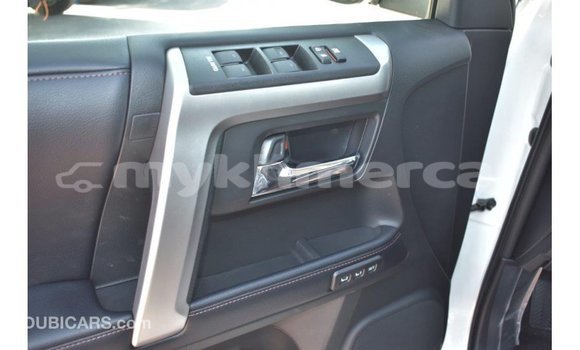 Acheter Import Utilitaire Toyota HiAce Blanc à Import - Dubai, Kampot Province Acheter Import Utilitaire Toyota HiAce Blanc à Import - Dubai, Kampot Province