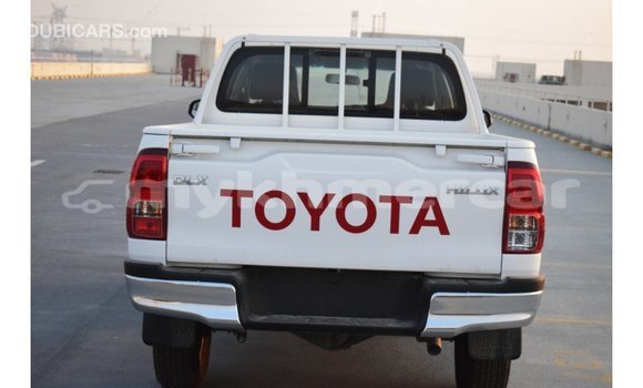 Acheter Import Voiture Toyota Hilux Blanc à Import - Dubai, Kampot Province Acheter Import Voiture Toyota Hilux Blanc à Import - Dubai, Kampot Province