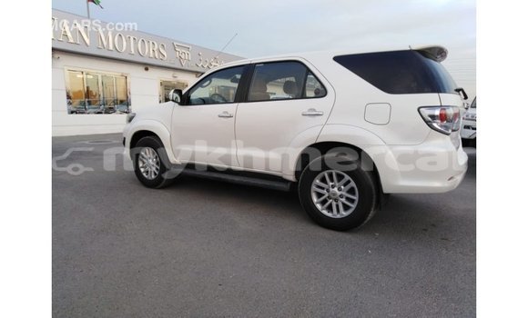Acheter Import Voiture Toyota Fortuner Blanc à Import - Dubai, Kampot Province Acheter Import Voiture Toyota Fortuner Blanc à Import - Dubai, Kampot Province