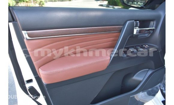 Acheter Import Voiture Toyota Land Cruiser Blanc à Import - Dubai, Kampot Province Acheter Import Voiture Toyota Land Cruiser Blanc à Import - Dubai, Kampot Province