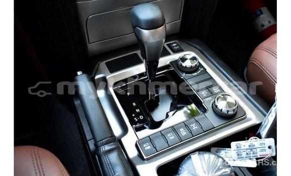 Acheter Import Voiture Toyota Land Cruiser Blanc à Import - Dubai, Kampot Province Acheter Import Voiture Toyota Land Cruiser Blanc à Import - Dubai, Kampot Province