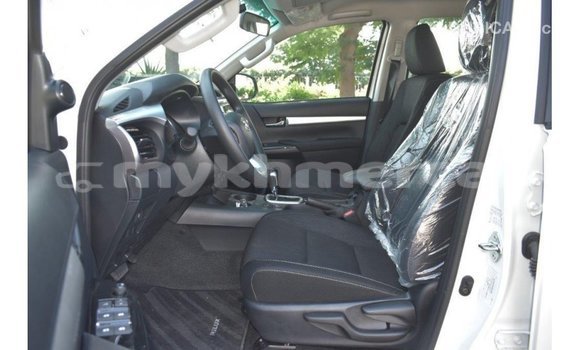 Acheter Import Voiture Toyota Hilux Blanc à Import - Dubai, Kampot Province Acheter Import Voiture Toyota Hilux Blanc à Import - Dubai, Kampot Province