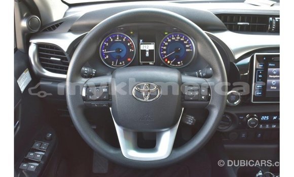 Acheter Import Voiture Toyota Hilux Blanc à Import - Dubai, Kampot Province Acheter Import Voiture Toyota Hilux Blanc à Import - Dubai, Kampot Province