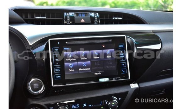 Acheter Import Voiture Toyota Hilux Blanc à Import - Dubai, Kampot Province Acheter Import Voiture Toyota Hilux Blanc à Import - Dubai, Kampot Province