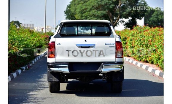 Acheter Import Voiture Toyota Hilux Blanc à Import - Dubai, Kampot Province Acheter Import Voiture Toyota Hilux Blanc à Import - Dubai, Kampot Province