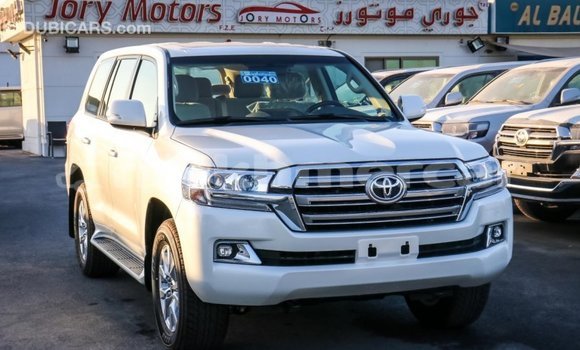 Acheter Import Voiture Toyota Land Cruiser Blanc à Import - Dubai, Kampot Province Acheter Import Voiture Toyota Land Cruiser Blanc à Import - Dubai, Kampot Province