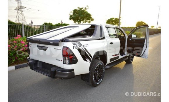 Acheter Import Voiture Toyota Hilux Blanc à Import - Dubai, Kampot Province Acheter Import Voiture Toyota Hilux Blanc à Import - Dubai, Kampot Province