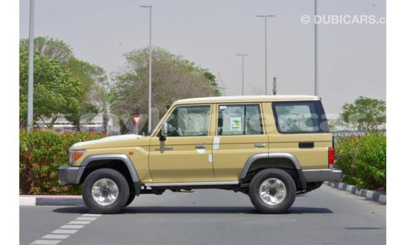 Acheter Import Voiture Toyota Land Cruiser Beige à Import - Dubai, Kampot Province Acheter Import Voiture Toyota Land Cruiser Beige à Import - Dubai, Kampot Province