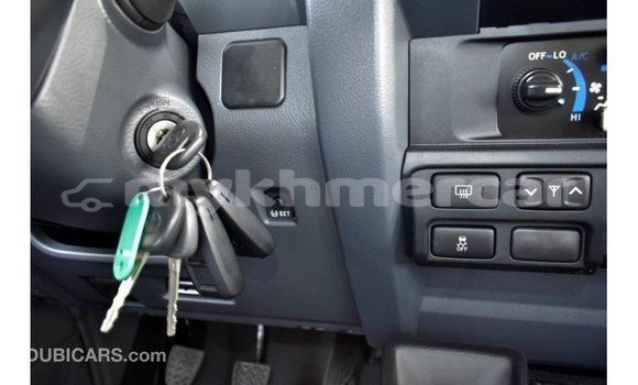 Acheter Import Voiture Toyota Land Cruiser Beige à Import - Dubai, Kampot Province Acheter Import Voiture Toyota Land Cruiser Beige à Import - Dubai, Kampot Province