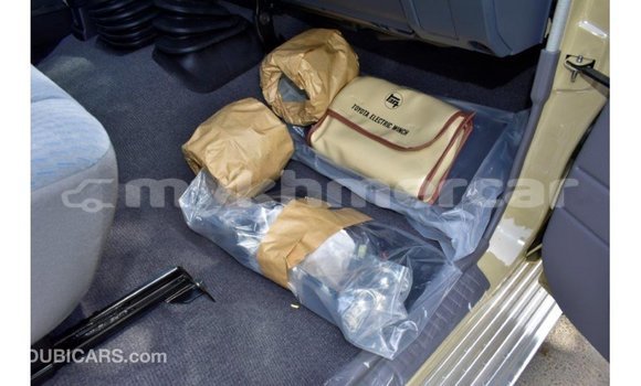 Acheter Import Voiture Toyota Land Cruiser Beige à Import - Dubai, Kampot Province Acheter Import Voiture Toyota Land Cruiser Beige à Import - Dubai, Kampot Province