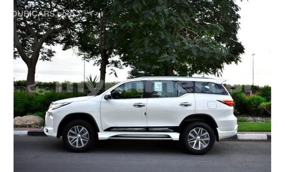 Acheter Import Voiture Toyota Fortuner Blanc à Import - Dubai, Kampot Province Acheter Import Voiture Toyota Fortuner Blanc à Import - Dubai, Kampot Province