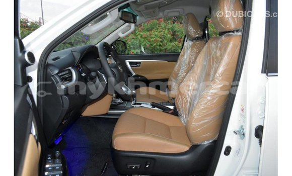 Acheter Import Voiture Toyota Fortuner Blanc à Import - Dubai, Kampot Province Acheter Import Voiture Toyota Fortuner Blanc à Import - Dubai, Kampot Province