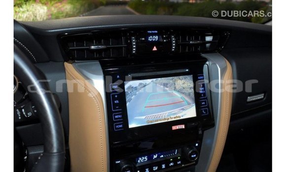 Acheter Import Voiture Toyota Fortuner Blanc à Import - Dubai, Kampot Province Acheter Import Voiture Toyota Fortuner Blanc à Import - Dubai, Kampot Province