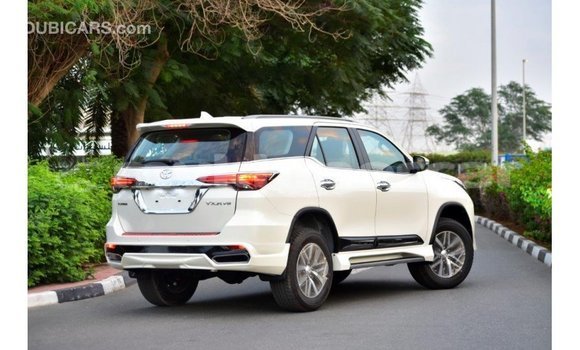 Acheter Import Voiture Toyota Fortuner Blanc à Import - Dubai, Kampot Province Acheter Import Voiture Toyota Fortuner Blanc à Import - Dubai, Kampot Province