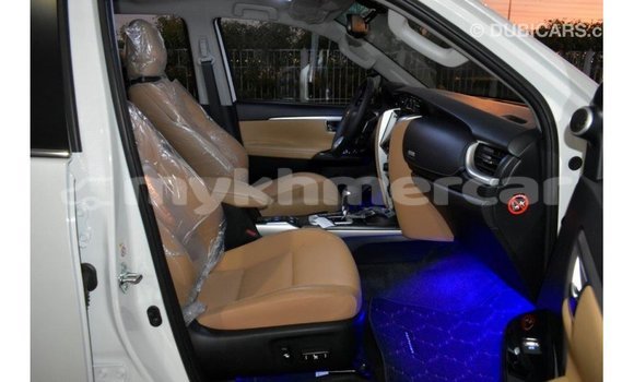 Acheter Import Voiture Toyota Fortuner Blanc à Import - Dubai, Kampot Province Acheter Import Voiture Toyota Fortuner Blanc à Import - Dubai, Kampot Province
