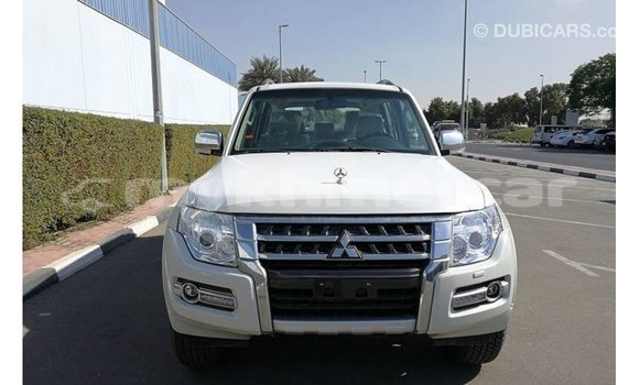 Acheter Import Voiture Mitsubishi Pajero Blanc à Import - Dubai, Kampot Province Acheter Import Voiture Mitsubishi Pajero Blanc à Import - Dubai, Kampot Province