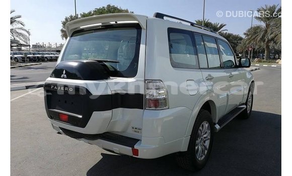 Acheter Import Voiture Mitsubishi Pajero Blanc à Import - Dubai, Kampot Province Acheter Import Voiture Mitsubishi Pajero Blanc à Import - Dubai, Kampot Province