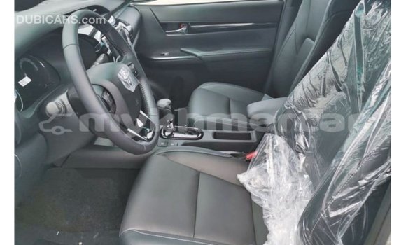 Acheter Import Voiture Toyota Hilux Marron à Import - Dubai, Kampot Province Acheter Import Voiture Toyota Hilux Marron à Import - Dubai, Kampot Province