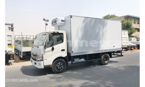 Acheter Import Utilitaire Hino 300 Series Blanc à Import - Dubai, Kampot Province Acheter Import Utilitaire Hino 300 Series Blanc à Import - Dubai, Kampot Province