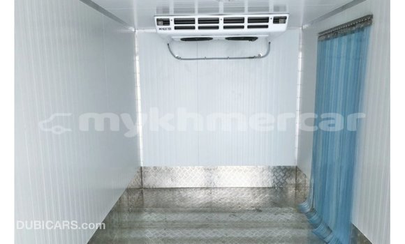 Acheter Import Utilitaire Hino 300 Series Blanc à Import - Dubai, Kampot Province Acheter Import Utilitaire Hino 300 Series Blanc à Import - Dubai, Kampot Province