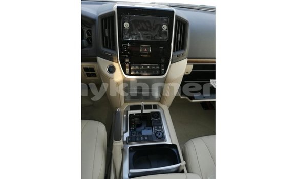 Acheter Import Voiture Toyota Land Cruiser Blanc à Import - Dubai, Kampot Province Acheter Import Voiture Toyota Land Cruiser Blanc à Import - Dubai, Kampot Province