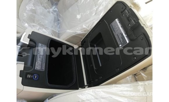 Acheter Import Voiture Toyota Land Cruiser Blanc à Import - Dubai, Kampot Province Acheter Import Voiture Toyota Land Cruiser Blanc à Import - Dubai, Kampot Province