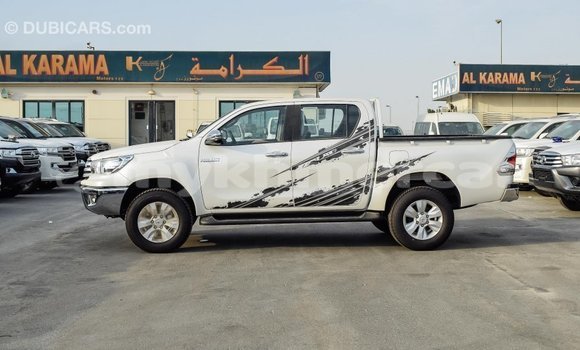 Acheter Import Voiture Toyota Hilux Blanc à Import - Dubai, Kampot Province Acheter Import Voiture Toyota Hilux Blanc à Import - Dubai, Kampot Province