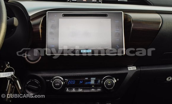 Acheter Import Voiture Toyota Hilux Blanc à Import - Dubai, Kampot Province Acheter Import Voiture Toyota Hilux Blanc à Import - Dubai, Kampot Province