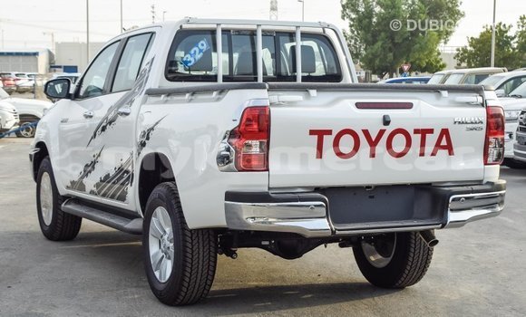Acheter Import Voiture Toyota Hilux Blanc à Import - Dubai, Kampot Province Acheter Import Voiture Toyota Hilux Blanc à Import - Dubai, Kampot Province