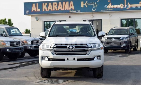 Acheter Import Voiture Toyota Land Cruiser Blanc à Import - Dubai, Kampot Province Acheter Import Voiture Toyota Land Cruiser Blanc à Import - Dubai, Kampot Province