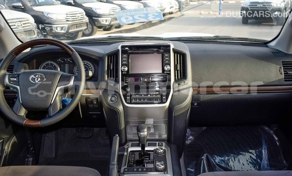 Acheter Import Voiture Toyota Land Cruiser Blanc à Import - Dubai, Kampot Province Acheter Import Voiture Toyota Land Cruiser Blanc à Import - Dubai, Kampot Province