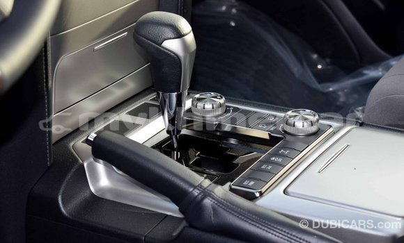 Acheter Import Voiture Toyota Land Cruiser Blanc à Import - Dubai, Kampot Province Acheter Import Voiture Toyota Land Cruiser Blanc à Import - Dubai, Kampot Province