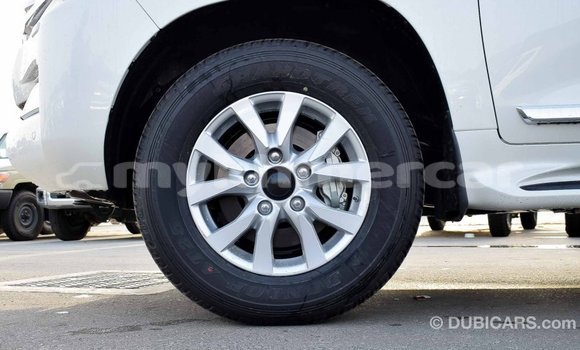 Acheter Import Voiture Toyota Land Cruiser Blanc à Import - Dubai, Kampot Province Acheter Import Voiture Toyota Land Cruiser Blanc à Import - Dubai, Kampot Province