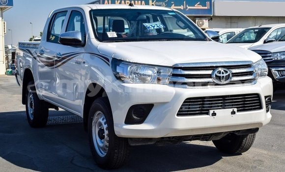 Acheter Import Voiture Toyota Hilux Blanc à Import - Dubai, Kampot Province Acheter Import Voiture Toyota Hilux Blanc à Import - Dubai, Kampot Province
